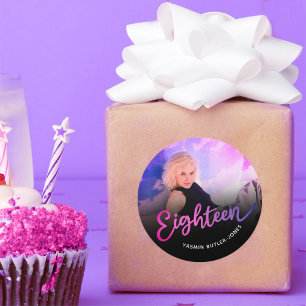 Achtzehn 18. Geburtstag Foto lila rosa schwarz Runder Aufkleber