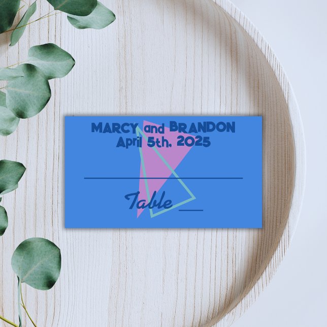 Achtzig Pastelle auf Blue New Wave Wedding Platzkarte (Von Creator hochgeladen)