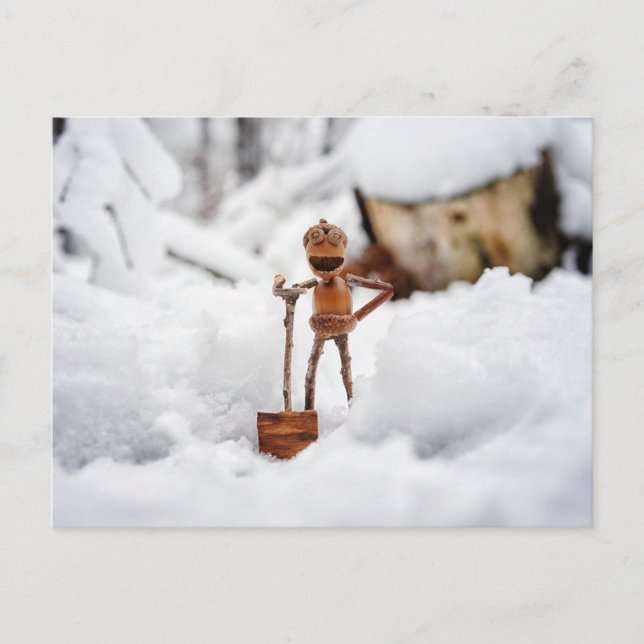Acorn-Elf auf Schnee - Winterpostkarte Postkarte (Vorderseite)