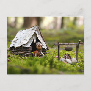 Acorn elf im Zelt auf dem Campingplatz Postkarte
