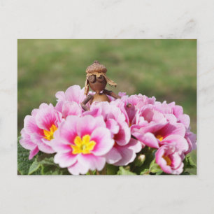 Acorn elf Mädchen auf der Frühling-Blume Postkarte