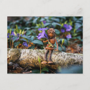 Acorn elf Mädchen mit Blume Postkarte
