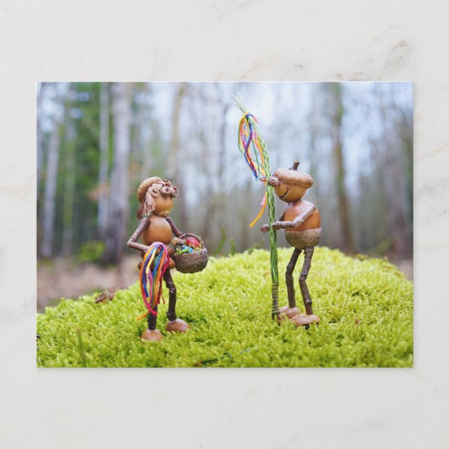 Acorn elf mit Osterstift Ostern Postkarte (Vorderseite)
