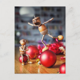 Acorn Elves Balancieren auf Weihnachtskugel- Weihn Postkarte