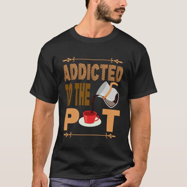 Addicted to the Pod  Coffee Alert Apparel Barista  T-Shirt (Vorderseite)