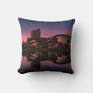 Adelaide Riverbank bei Sonnenaufgang Kissen