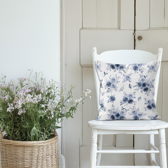 Adele Watercolor Blaue Landrosen Kissen (Adele Blue Roses Throw Pillow)