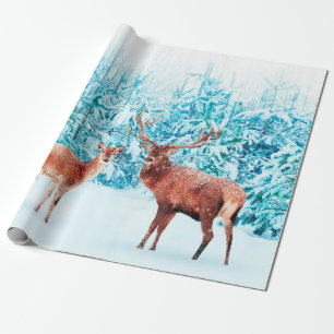 Adelige Hirschfamilie in einem schneebedeckten Win Geschenkpapier