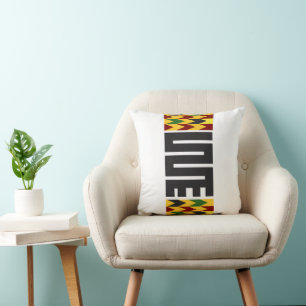 Adinkra Throw Kissen mit farbenfroher Kente Akzent