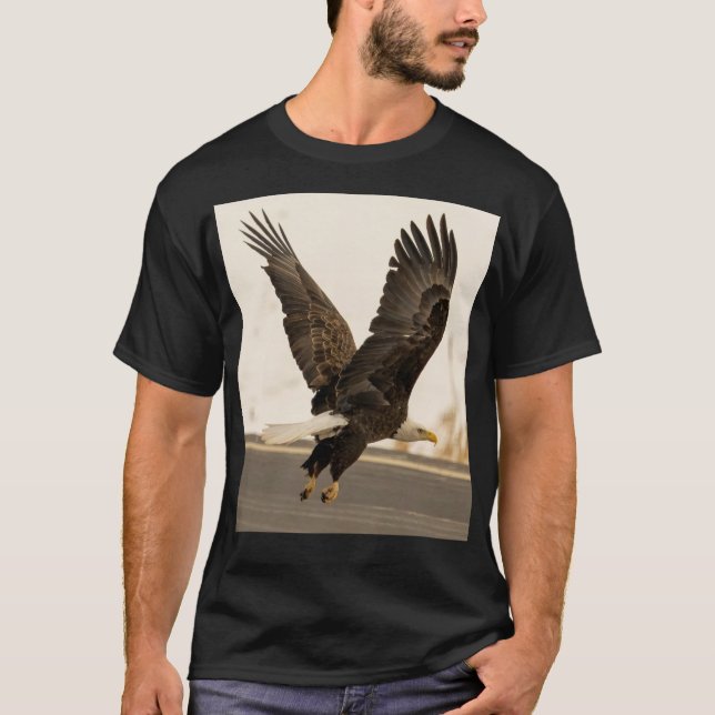 Adler bestickt: T-Shirt (Vorderseite)