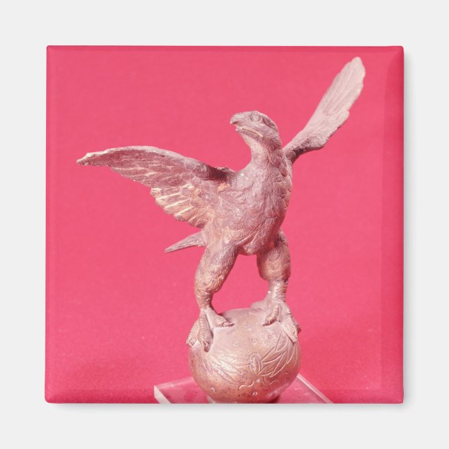 Adler mit ausgebreiteten Flügeln auf einer Kugel Magnet (Vorne)