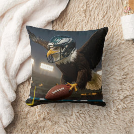 Adler mit Fußball und Helm im Stadion Kissen