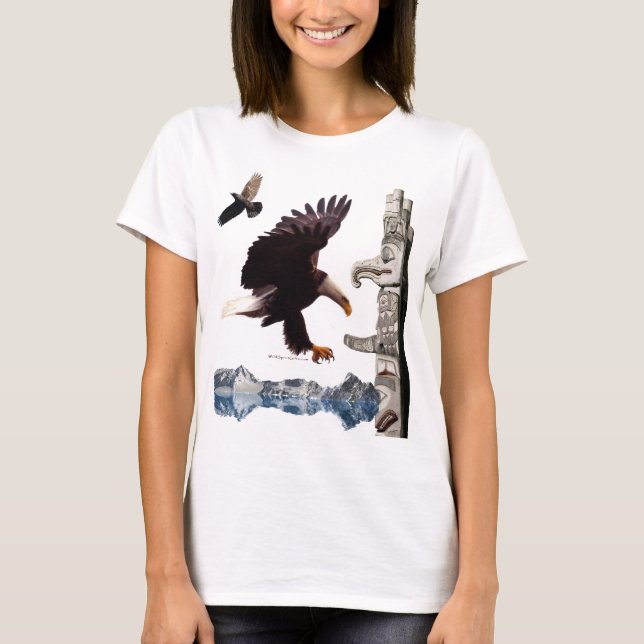 Adler, Totem Pole, Raven & Mountain Szene T-Shirt (Vorderseite)