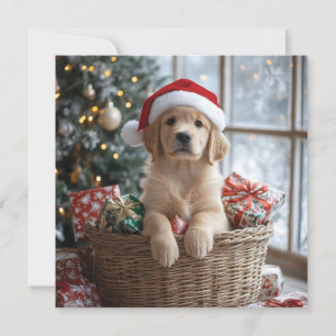 Adlige Welpe mit Weihnachtsmannmütze im Korb Feiertagskarte