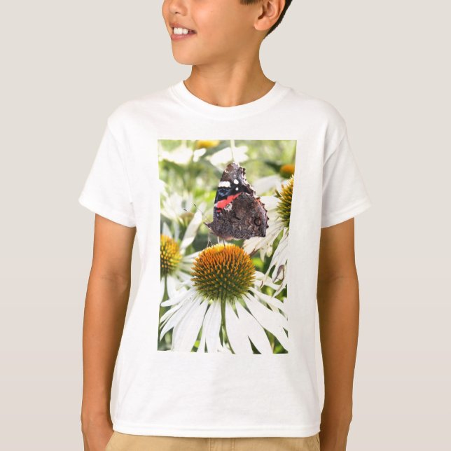 Admiral Butterfly auf Blume T-Shirt (Vorderseite)