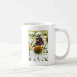 Admiral Butterfly auf Blume Tasse