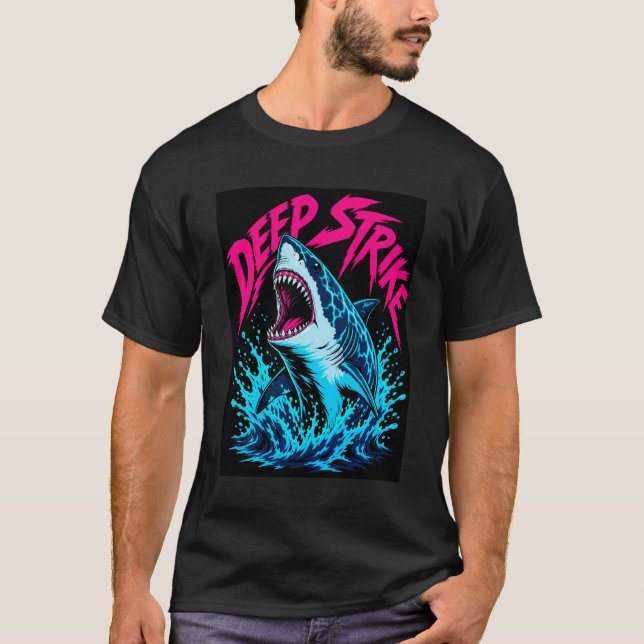 ADOM Deep Strike Shark Grafik T-Shirt (Vorderseite)
