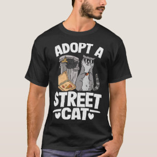 Adoptier eines Straßenkatalysators Panda Raccoon T-Shirt