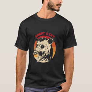 Adoptiere eine Katze Stinktier Lebendiges Opossum T-Shirt