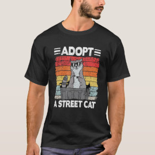 Adoptiere eine Straßenkatze Lustiger Waschbär 1 T-Shirt