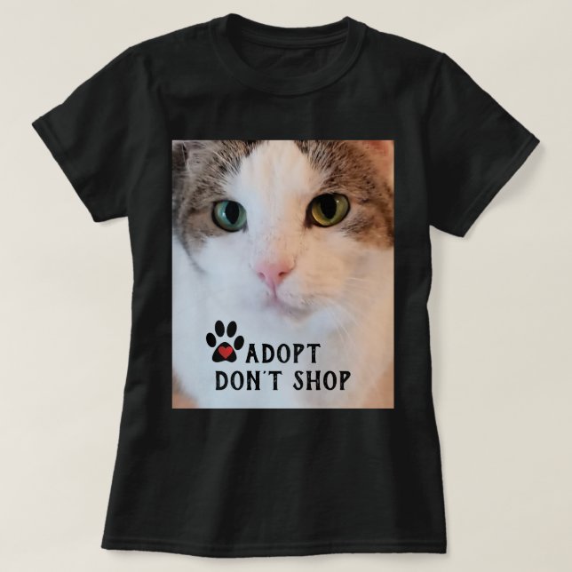 Adoption der Katze / Foto der weißen Katze auf Sch T-Shirt (Design vorne)