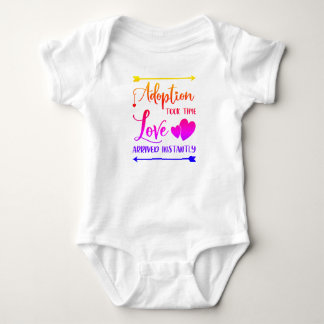 Adoption nahm Zeit, Liebe passierte sofort Baby Strampler
