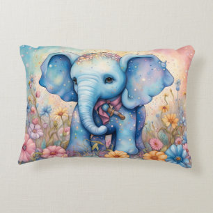 Adorable Baby Elephant in einem pastellfarbenen Ga Dekokissen