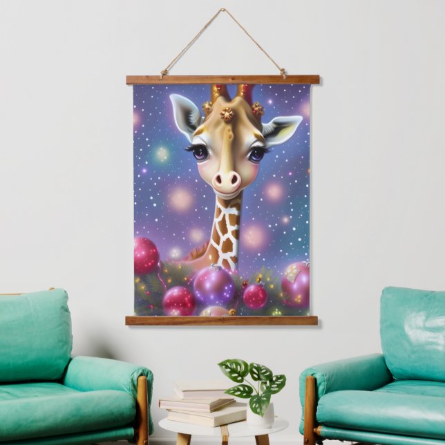 Adorable Baby Giraffe mit Holly und Glitzer Wandteppich Mit Holzrahmen (Wohnzimmer)