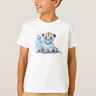 Adorable Baby Lion Cub Umgeben von Blätter und Fl T-Shirt