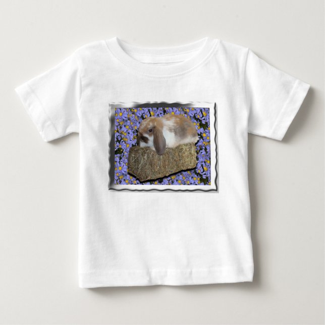 Adorable Baby Lounge Bunny on Mini Bale T-shirt (Vorderseite)