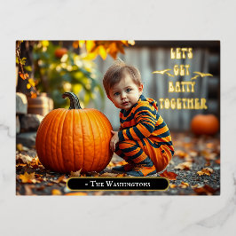 Adorable Baby mit Halloween Pumpkin Folie Einladungspostkarte