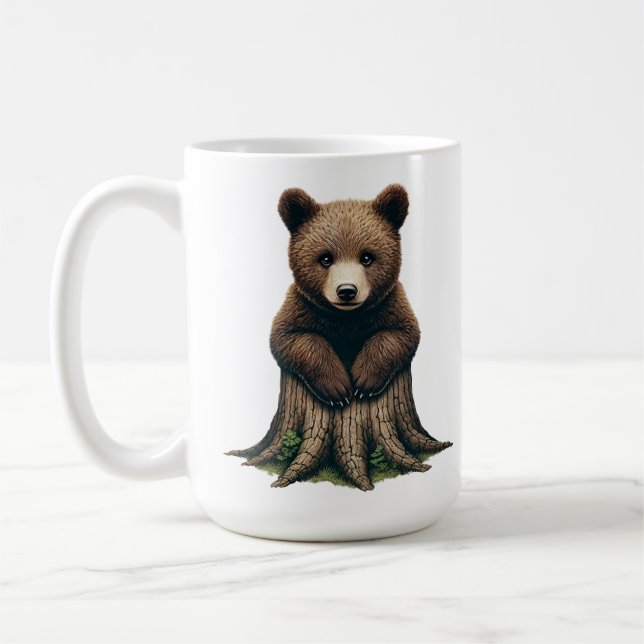 Adorable Bären Cub sitzend auf Baumstumpf Kaffeetasse (Links)
