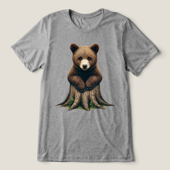 Adorable Bären Cub sitzend auf Baumstumpf Tri-Blend Shirt (Design Vorderseite)