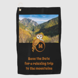 Adorable Britische Eule Nesting auf Monogram Egal  Golfhandtuch