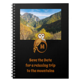 Adorable Britische Eule Nesting auf Monogram Egal  Notizblock