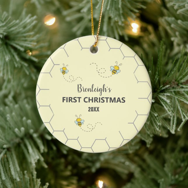 Adorable Bumble Bee Erste Weihnachtsfeier Custom K Keramik Ornament (Baum)