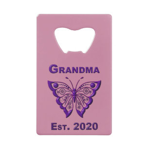 Adorable Butterfly Oma "Est 2020" Geldbeutel Flaschenöffner