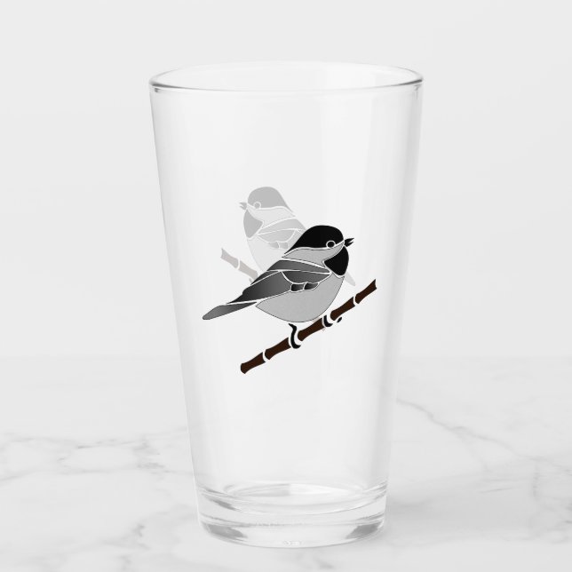 Adorable Carolina Chickadee Cartoon Glas (Vorderseite)