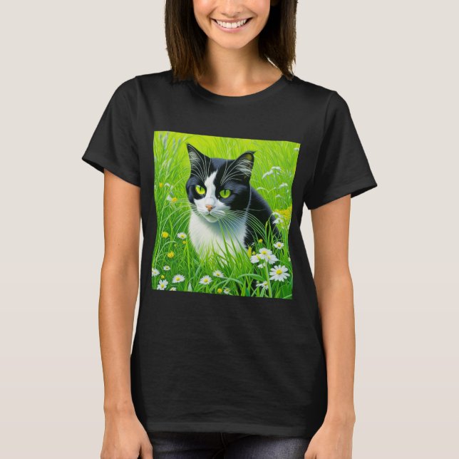 Adorable Cat sitzend in einem Bereich der Daisies T-Shirt (Vorderseite)