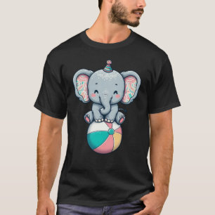 Adorable Circus Elephant auf einem Beach Ball T-Shirt