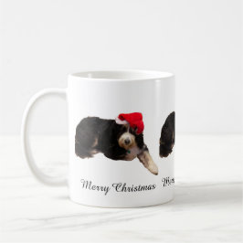 Adorable dog wearing a santa hat on a Christmas Kaffeetasse