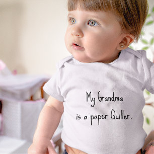 Adorable Edit Quillername Text, weiß Baby Strampler