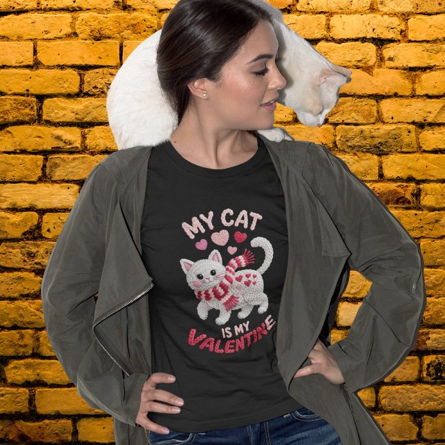 Adorable Faux Yarn My Cat Is My Valentine Design T-Shirt (Von Creator hochgeladen)