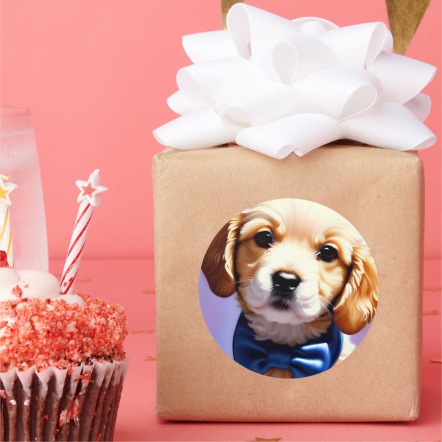 Adorable Fluffy Welpe w Niedlich Blue Bow Krawatte Runder Aufkleber (Party)