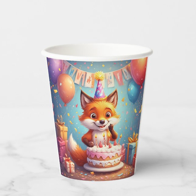 Adorable Fox feiert einen fröhlichen Geburtstag Pappbecher (Vorderseite)