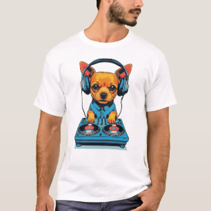 Adorable Ginger Small Dog DJing mit Kopfhörern T-Shirt