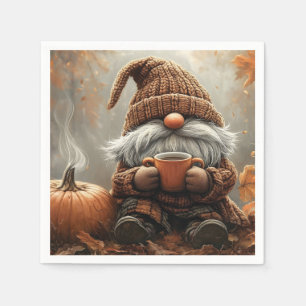 Adorable Gnome mit heißem Kakao neben einem Kürbis Serviette