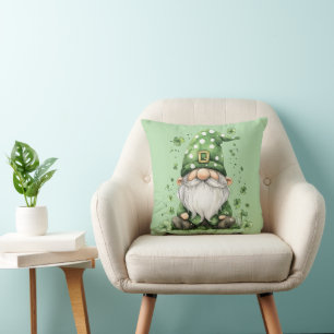 Adorable Green St. Patrick's Day Gnomes Throw Pill Kissen