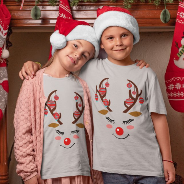 Adorable Hirschgesicht mit Ornamenten auf Antlern  T-Shirt (Adorable Deer Face with Ornaments on Antlers Kids T-Shirt)