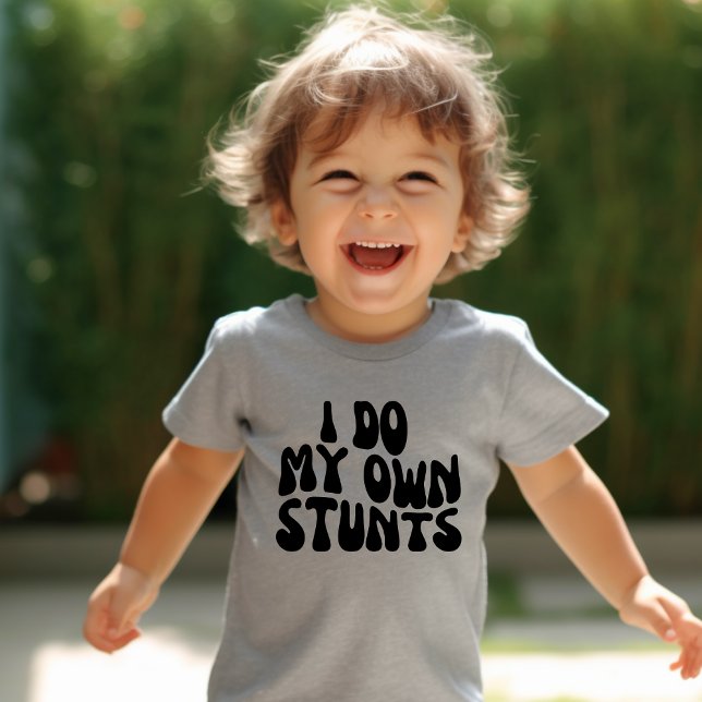 Adorable "I Do My Own Stunts" Jungs Kleinkind T-shirt (Von Creator hochgeladen)